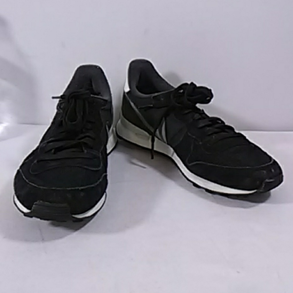Nike Internationalist Black & White Lace Sneakers